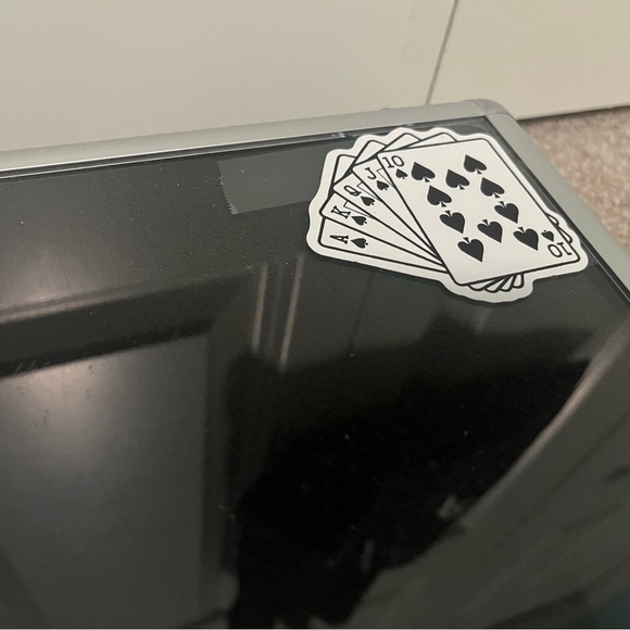 100 Chip Poker Set with 2 sets of cards, case, and dice. - Picture 6 of 6